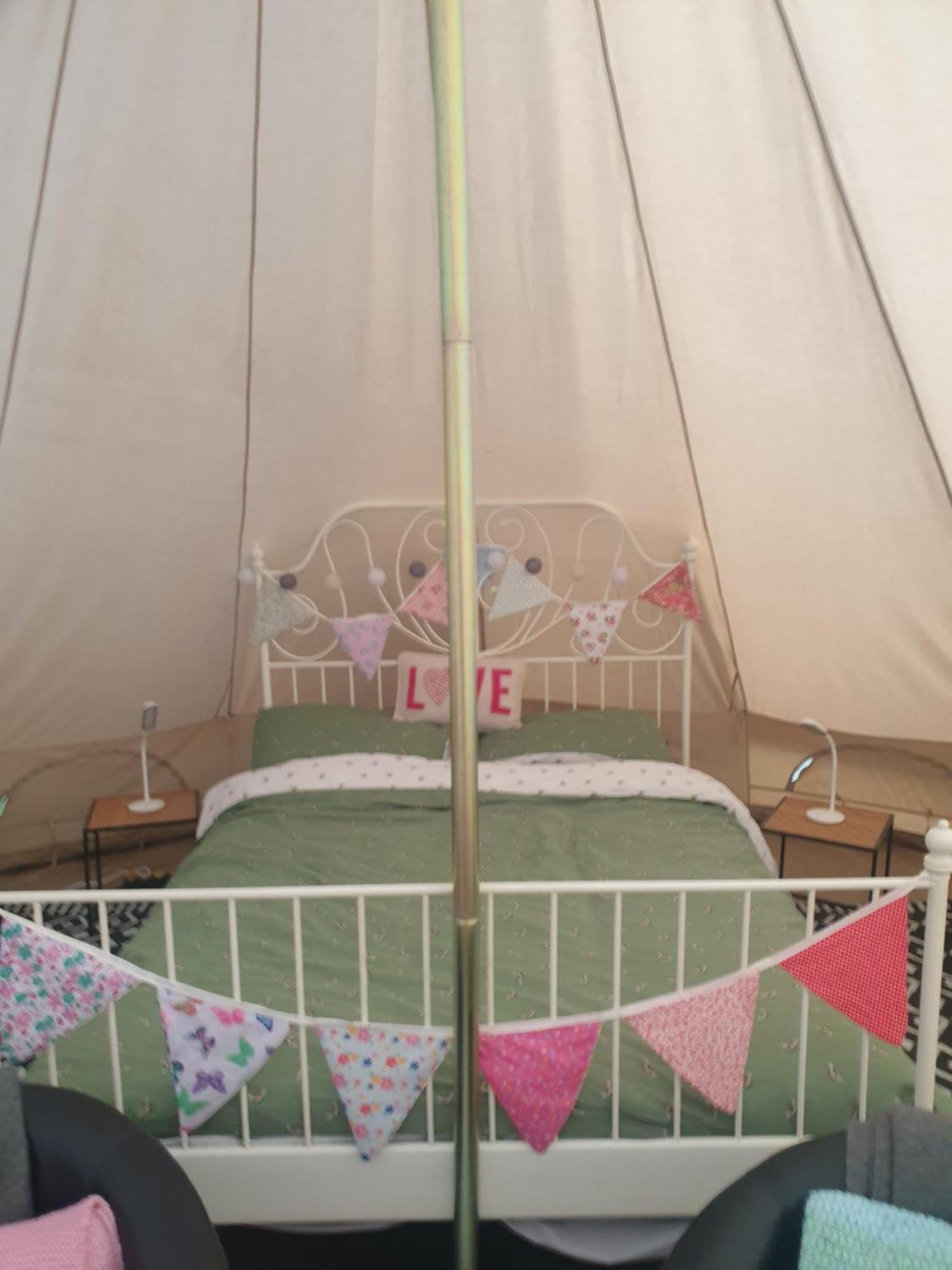 Wildberry Glamping 호텔 Orgères-la-Roche 외부 사진